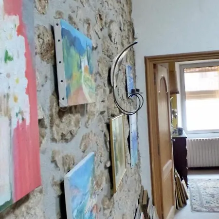 Дом отдыха Spacious House With Garden In *