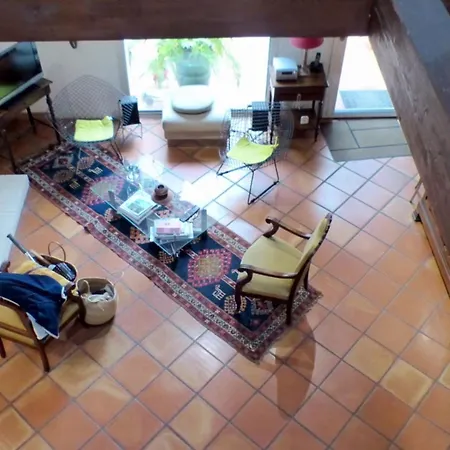 Spacious House With Garden In *