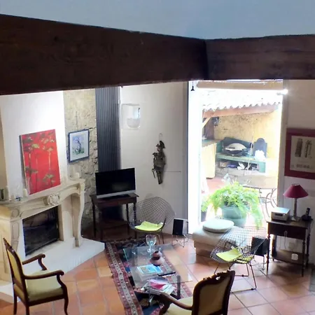 Spacious House With Garden In *