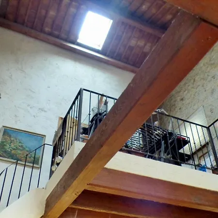 Spacious House With Garden In Hébergement de vacances
